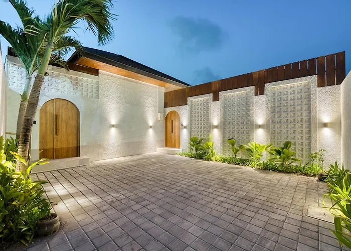 Tropical 3br 2 Private Pools In Villa Jimbaran